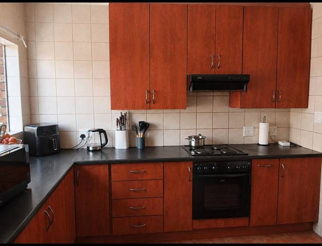 4 BEDROOM HOUSE FOR SALE IN THATCHFIELD